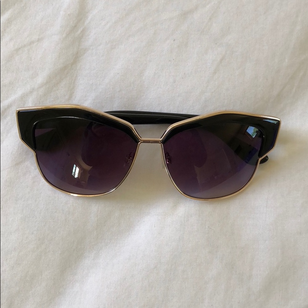 Black geometric sunglasses
